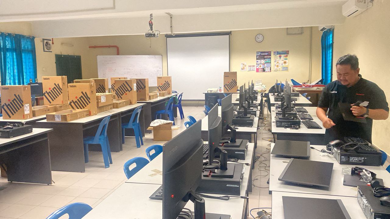 PEMASANGAN 40 UNIT KOMPUTER DI 6 SBP 