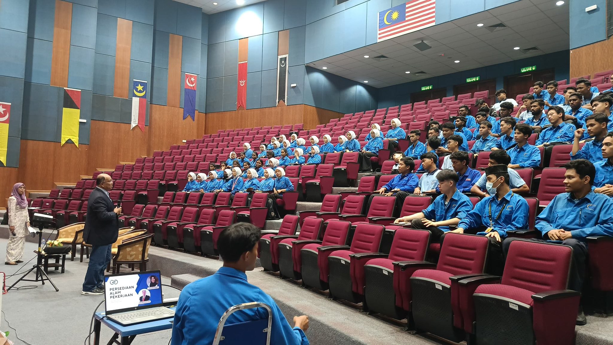 𝗧𝗮𝘁𝗮𝗰𝗮𝗿𝗮 𝗦𝗱𝗻. 𝗕𝗵𝗱. 𝘀𝗲𝗯𝗮𝗴𝗮𝗶 𝗥𝗮𝗸𝗮𝗻 𝗞𝗼𝗹𝗮𝗯𝗼𝗿𝗮𝘀𝗶 𝗟𝗮𝘁𝗶𝗵𝗮𝗻 𝗧𝗩𝗘𝗧 𝗔𝗗𝗧𝗘𝗖 𝗝𝗧𝗠 𝗞𝗮𝗺𝗽𝘂𝘀 𝗞𝘂𝗮𝗹𝗮 𝗟𝗮𝗻𝗴𝗮𝘁 𝗗𝗶𝗵𝗮𝗿𝗴𝗮𝗶 𝗮𝘁𝗮𝘀 𝗦𝘂𝗺𝗯𝗮𝗻𝗴𝗮𝗻 𝗠𝗲𝗻𝘆𝗮𝗻𝘁𝘂𝗻𝗶 𝗣𝗲𝗹𝗮𝗷𝗮𝗿 𝗜𝗟𝗣 𝗞𝘂𝗮𝗹